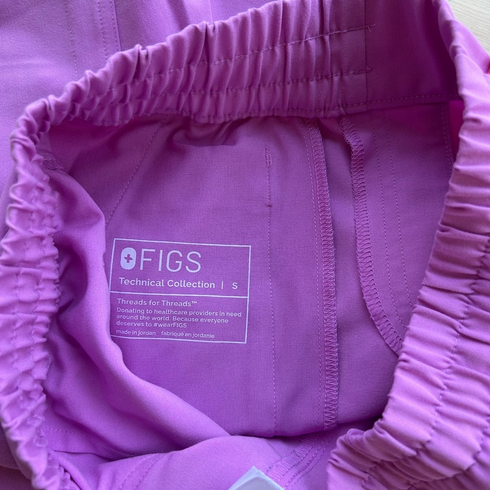 Figs Pink cloud scrub set - Picture 3 of 3